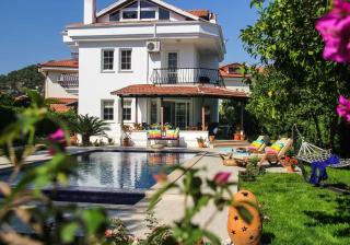 Villa white rose